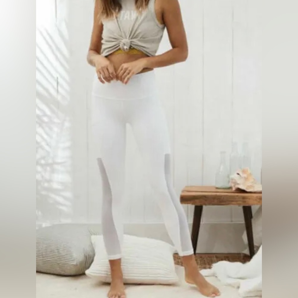 Aerie S White Leggings Chill Play Move NEW Smooth Touch Wicking Pockets NEW